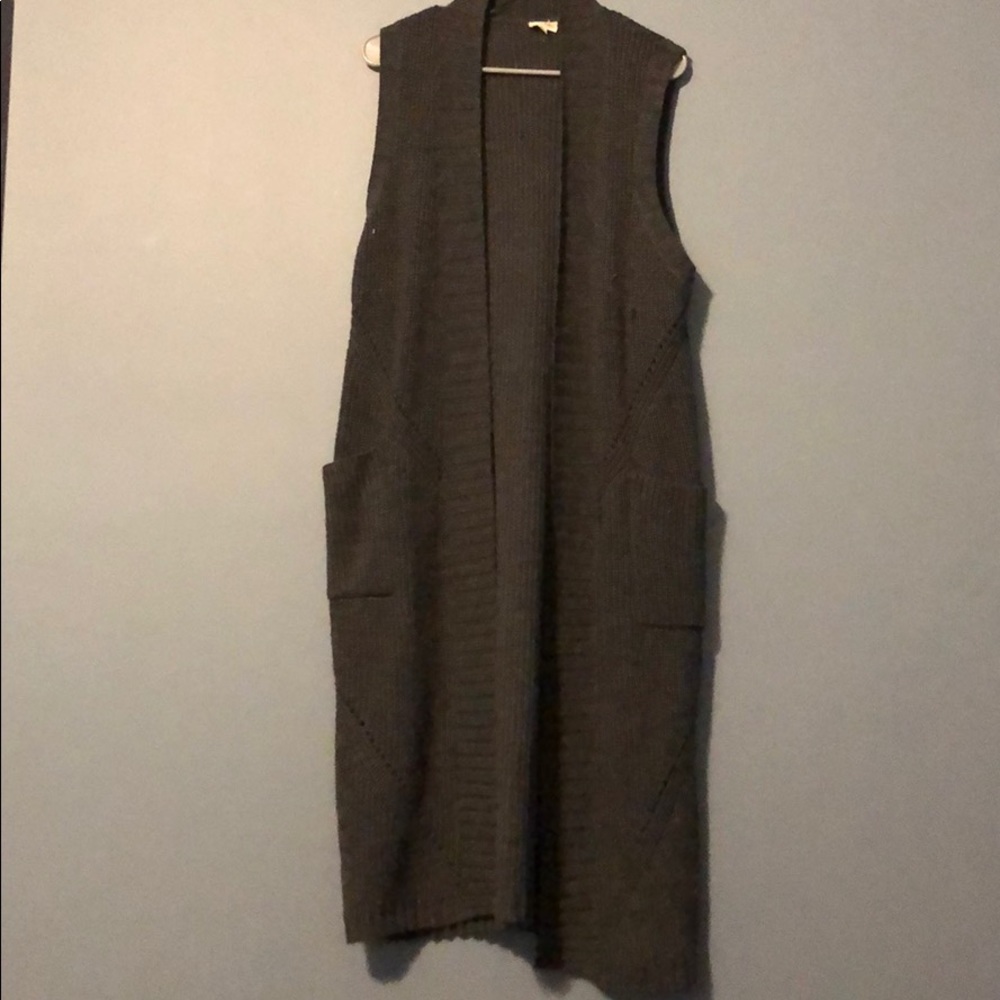 Long sleeveless knit sweater!!!